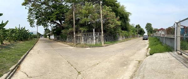 ขายที่ดินเปล่าแปลงมุม สวย หมู่บ้านเมืองทอง 2/2(ซอย13) ซอยพัฒนาการ 61 ขนาด 206 ตรว ทำเลดี เหมาะสร้างบ้าน ออฟฟิศ 